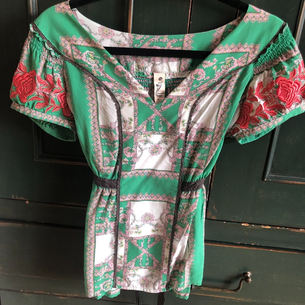 Beautiful Anthropologie embroidered Blouse